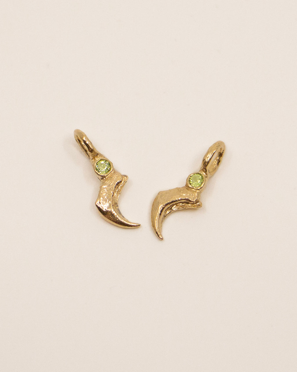 GEMSTONE CAT CLAW PENDANT