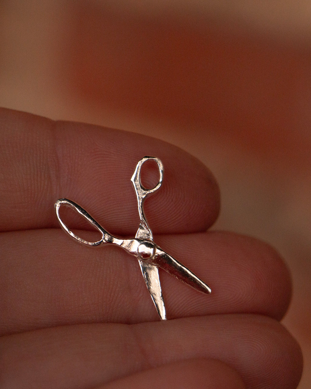 ARTICULATED SCISSOR PENDANT