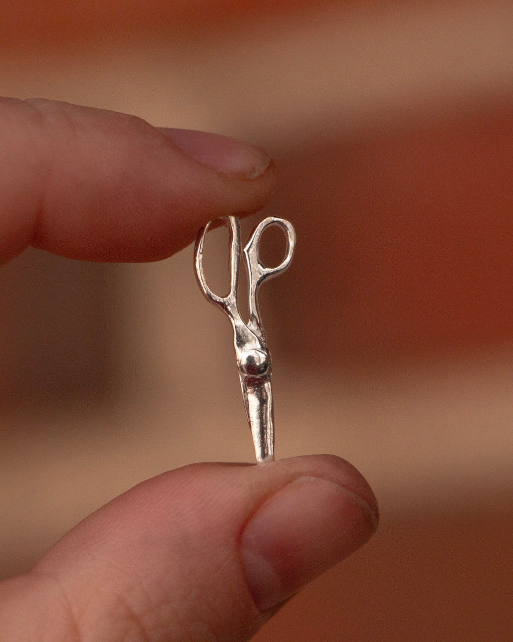 ARTICULATED SCISSOR PENDANT