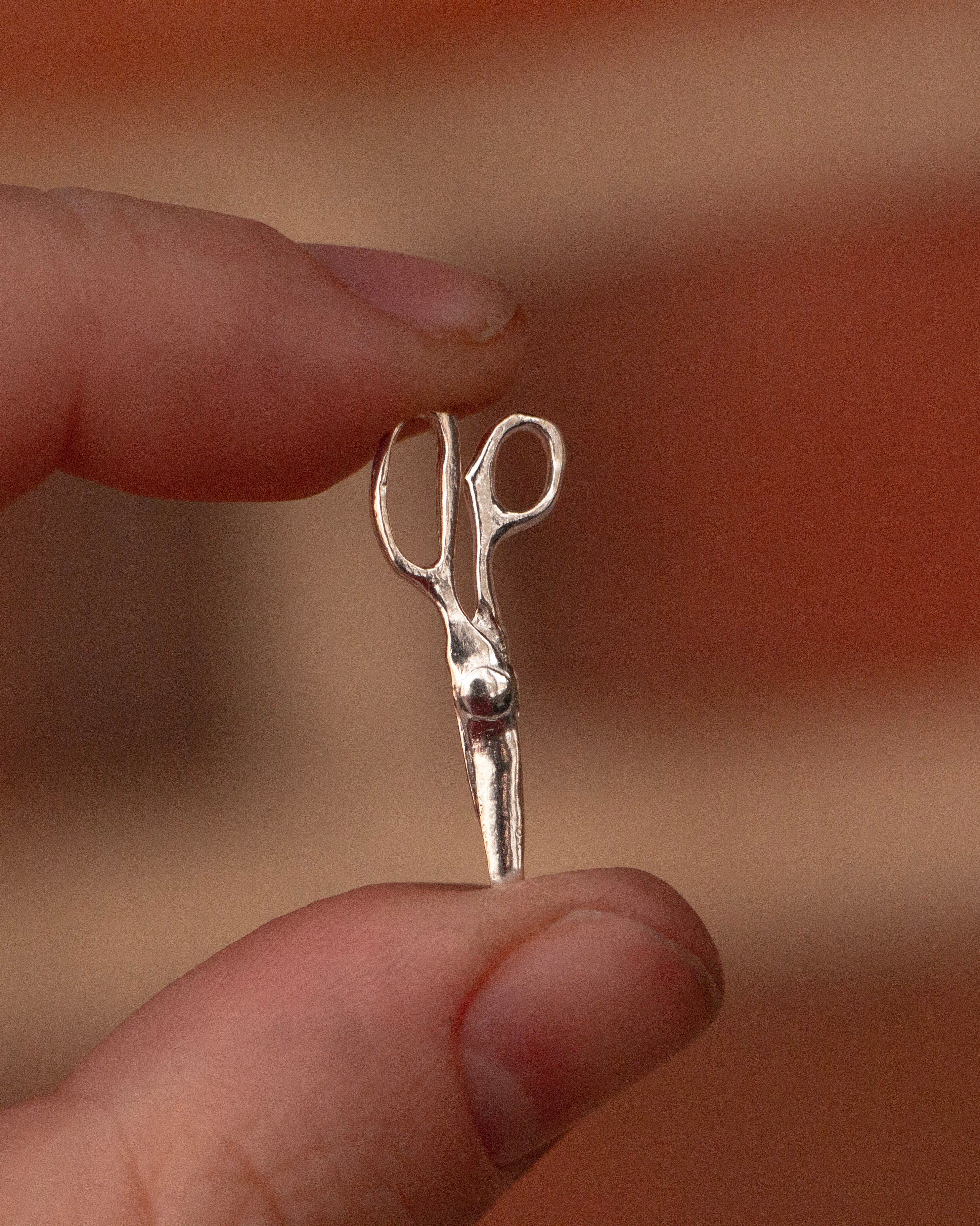 ARTICULATED SCISSOR PENDANT