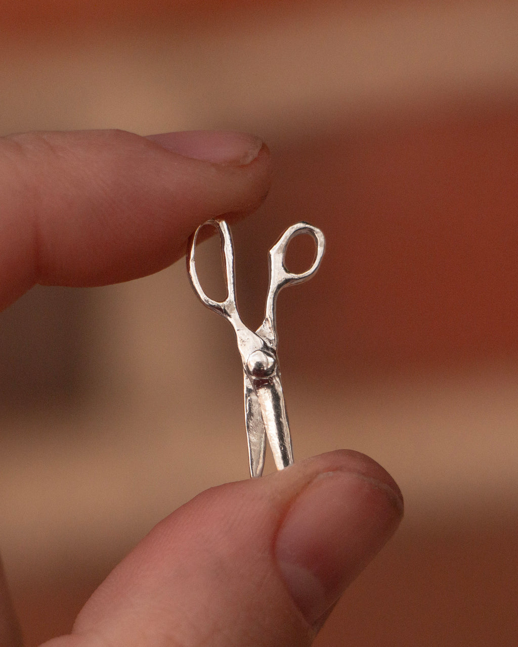 ARTICULATED SCISSOR PENDANT