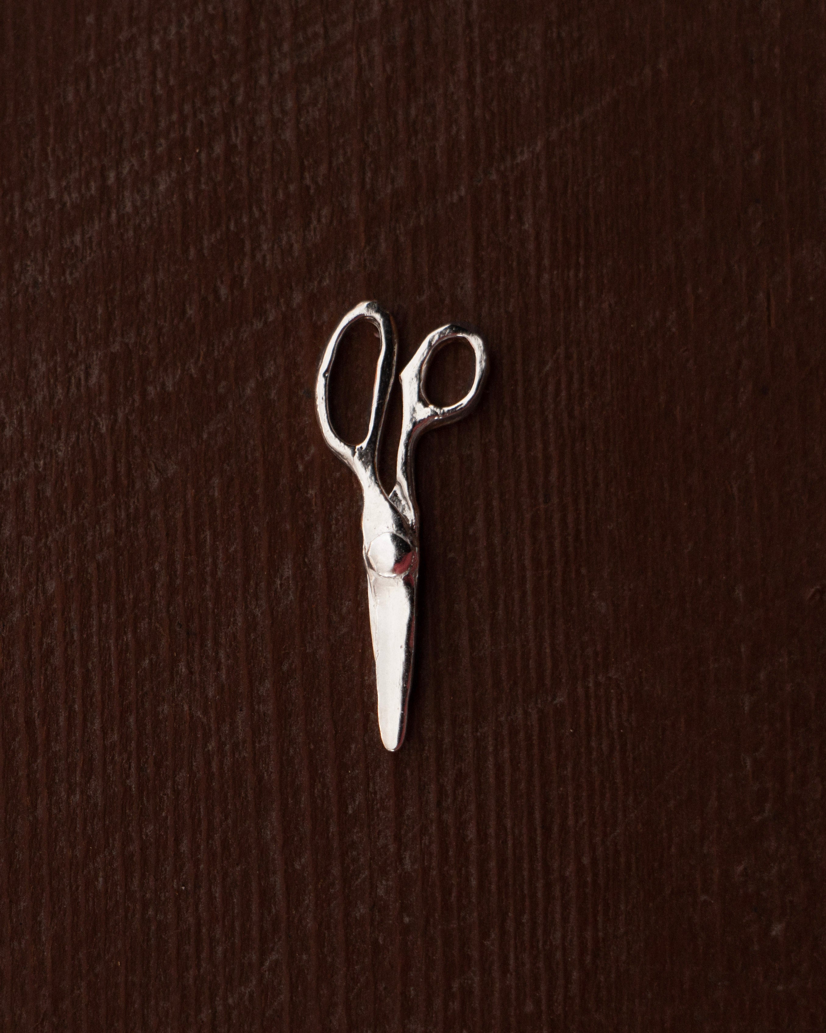 ARTICULATED SCISSOR PENDANT