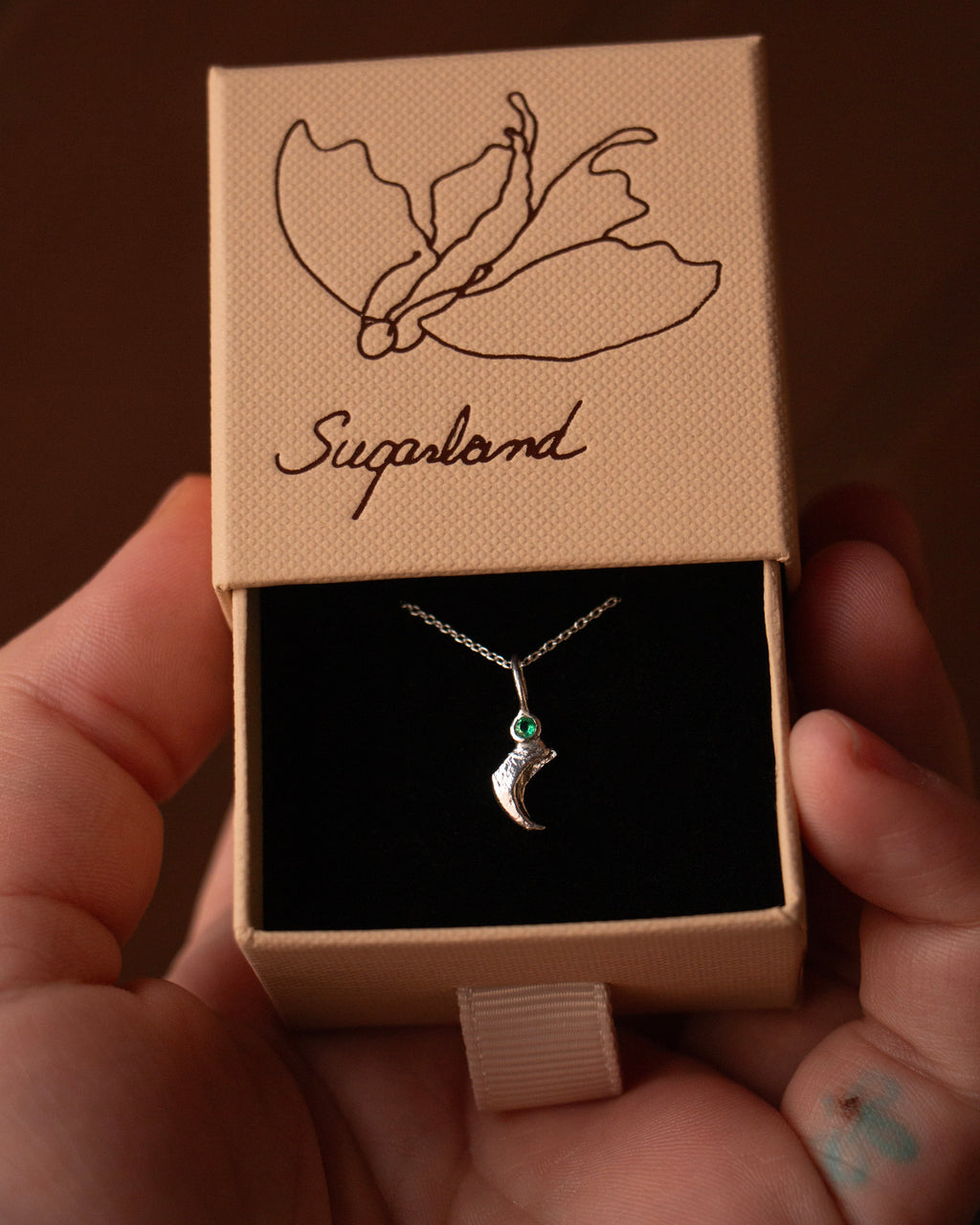 GEMSTONE CLAW PENDANT