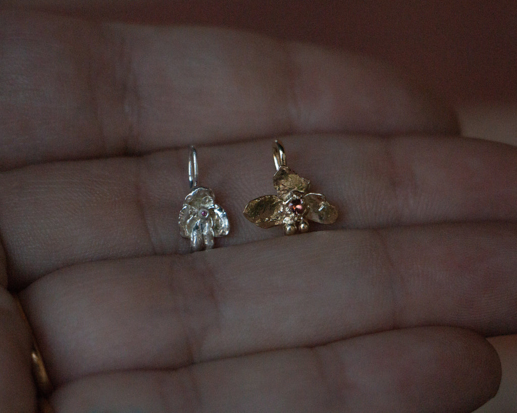 DROOPY ORCHID PENDANT